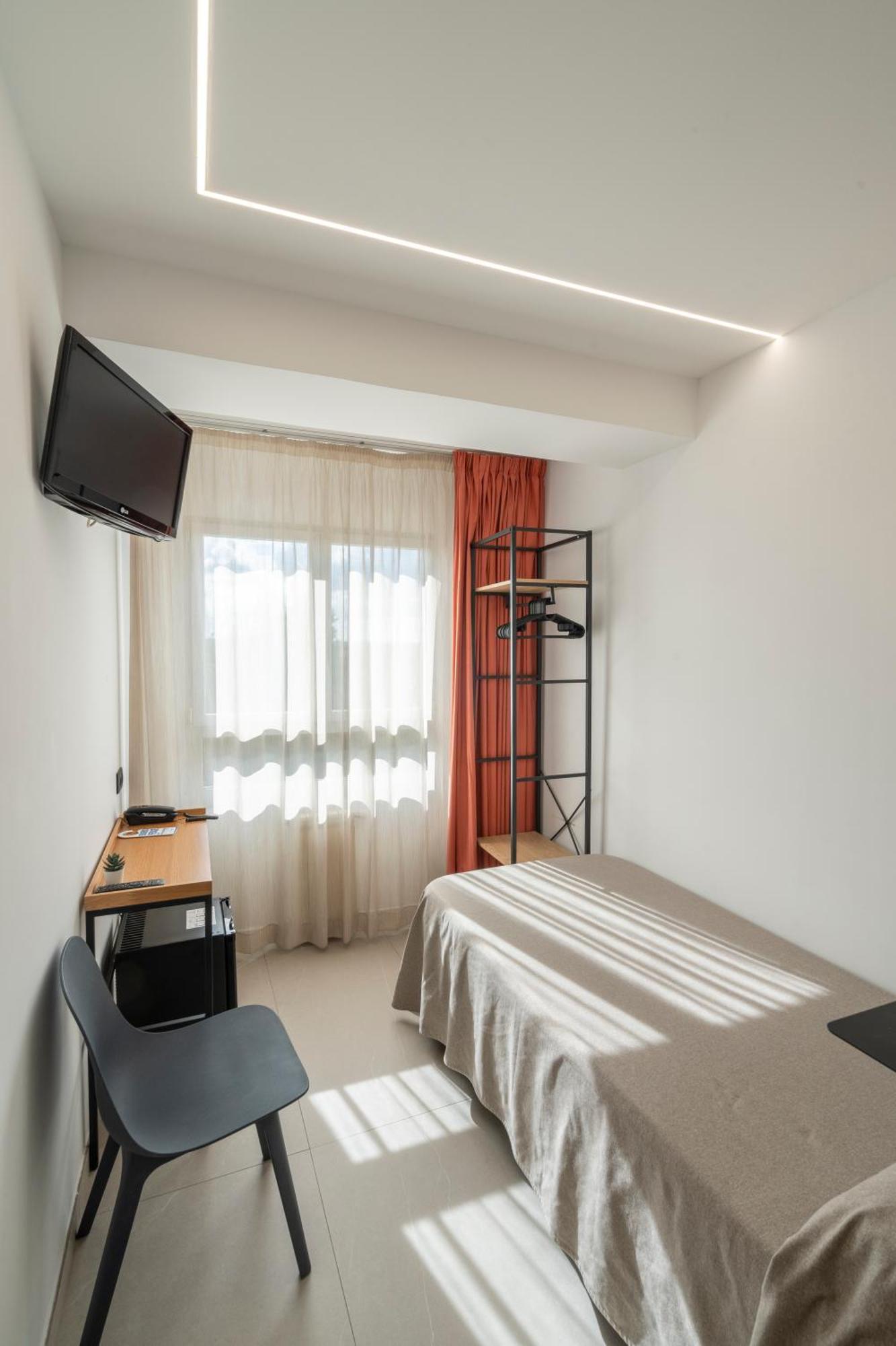 Hostal Pensimar El Altet Εξωτερικό φωτογραφία
