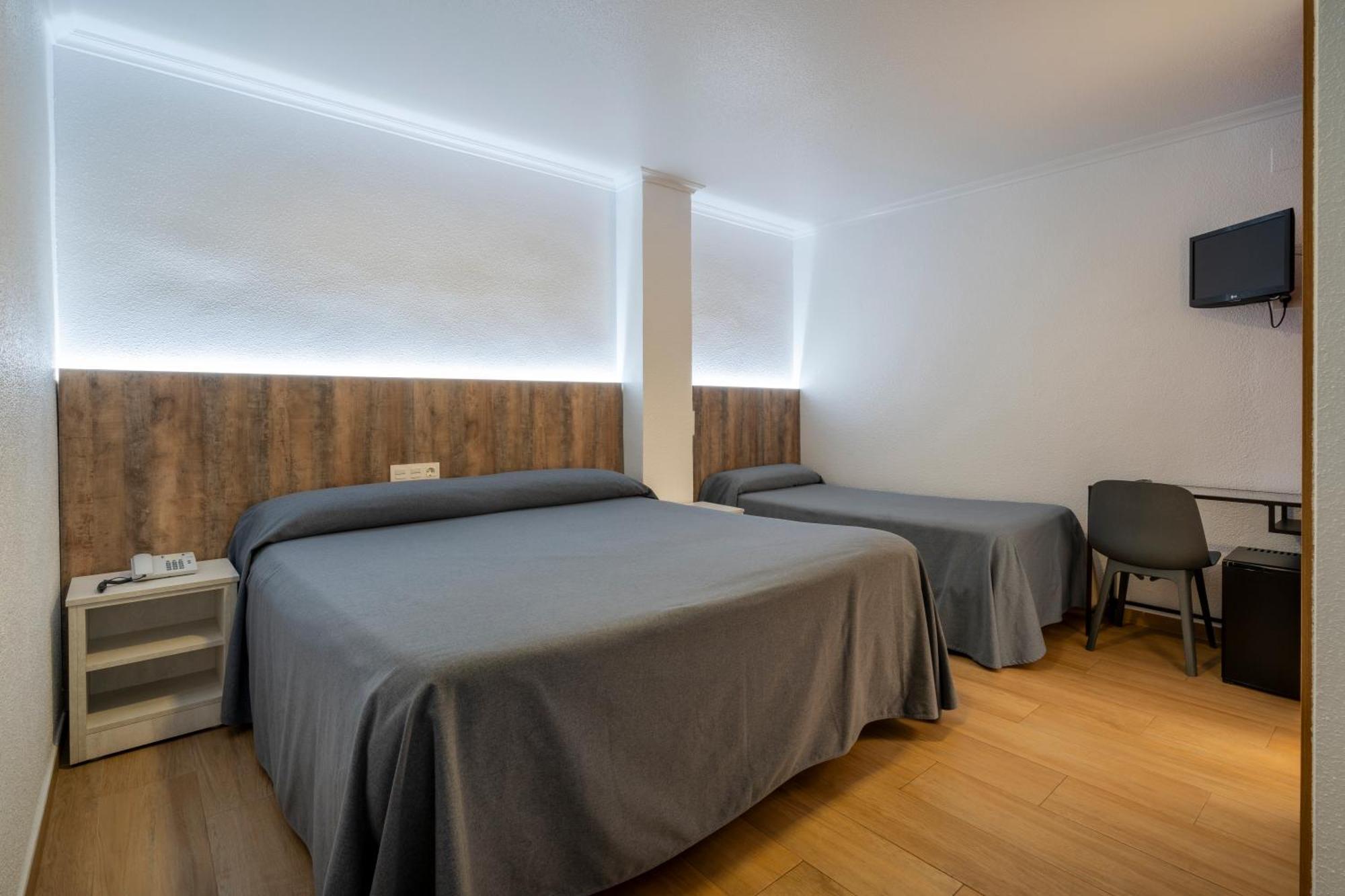 Hostal Pensimar El Altet Εξωτερικό φωτογραφία