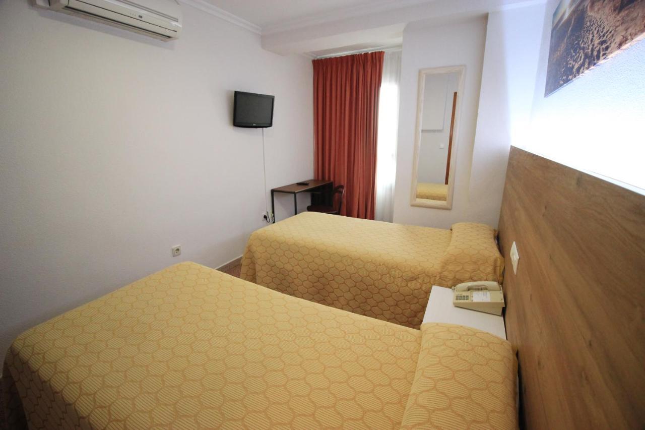 Hostal Pensimar El Altet Εξωτερικό φωτογραφία